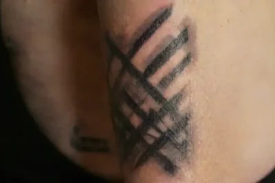 Bold blackwork tattoos: staying in the trend spotlight